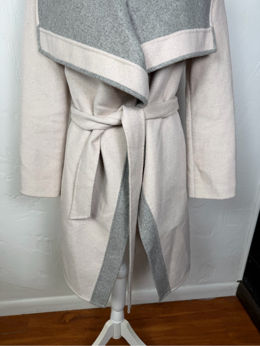 Lucky Brand Light Gray and Cream Wrap Tie Coat - Classic Style XS - Picture 4 of 16